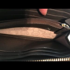 Miichael Kors  clutch wallet